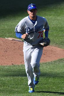 20140919_Miguel_Rojas_coming_off_the_field
